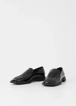 Kengät<Vagabond Brittie Loafer Musta Rypistettya Patentoitua Nahkaa